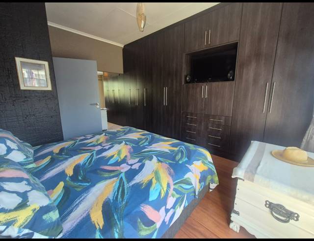3 BEDROOM TOWNHOUSE FOR SALE IN VANDERBIJLPARK SW 5